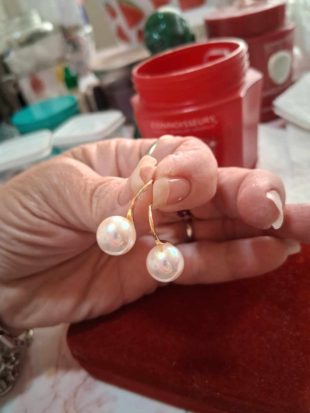 Source Unknown Gold and White Pearl Drop Earrings